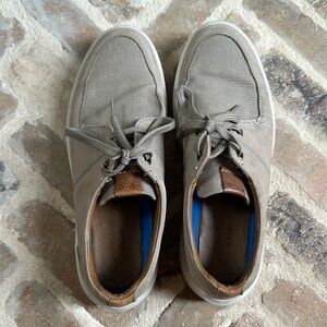 Men’s light grey Clark’s